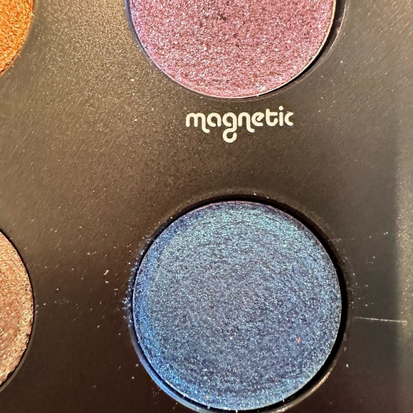 New - Urban Decay moondust palette. - Picture 8 of 11